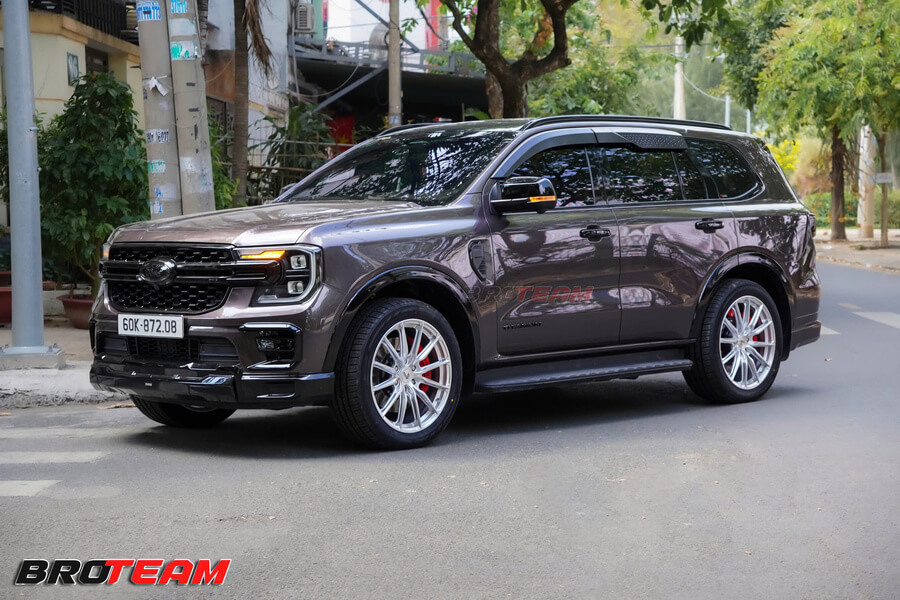 Phối Màu Đen Bóng Ford Everest