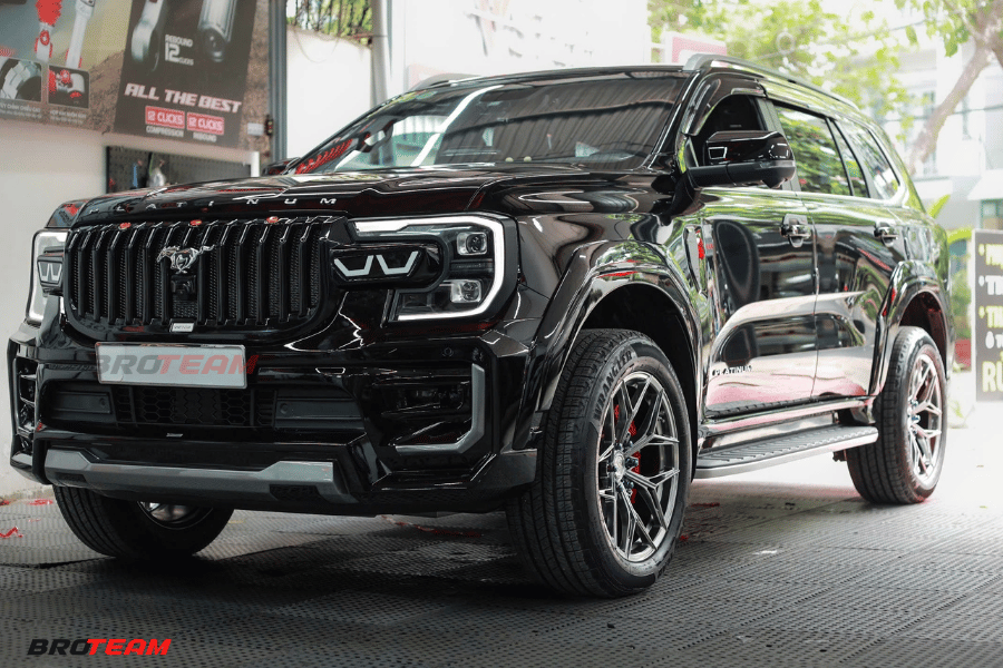 Ford Everest Độ Body Kit AKC V2 góc chéo