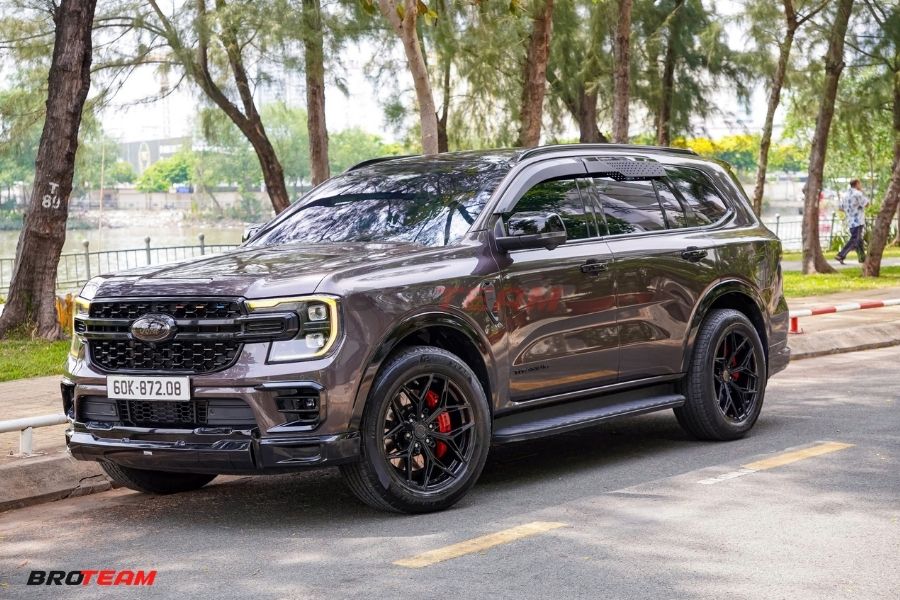 Ford Everest độ mâm vampire màu đen 20 inch