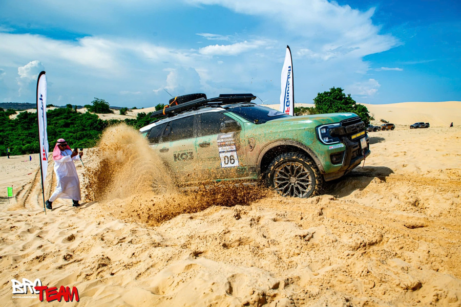 Ford Everest độ offroad với phụ kiện dã ngoại