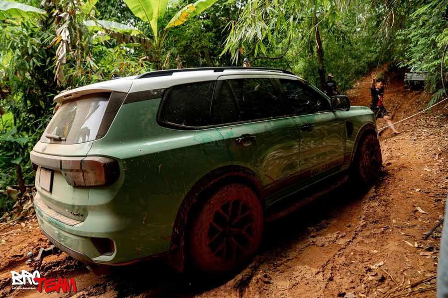 Ford Everest offroad