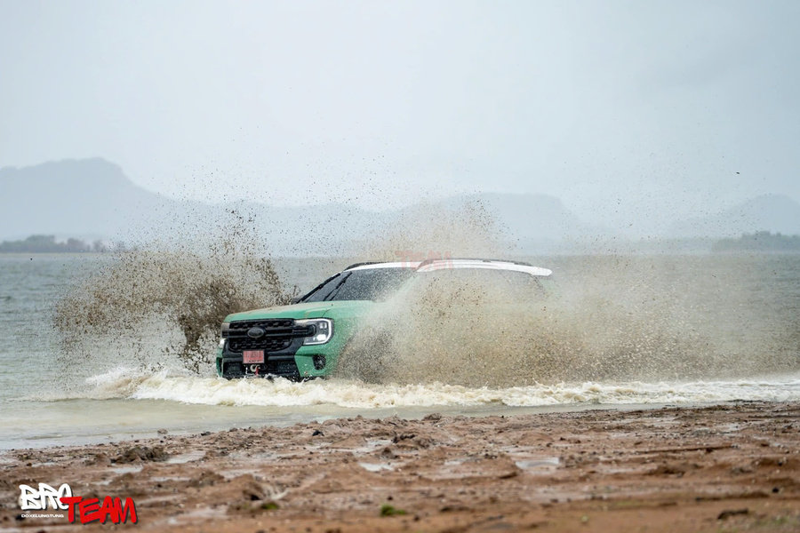 Everest độ offroad