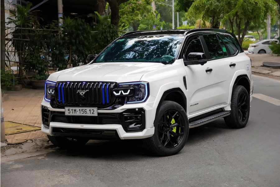 Ford Everest độ mặt calang và bodykit victor v2
