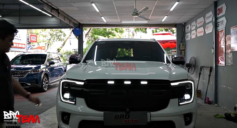 Ford Everest nâng cấp bảo vệ