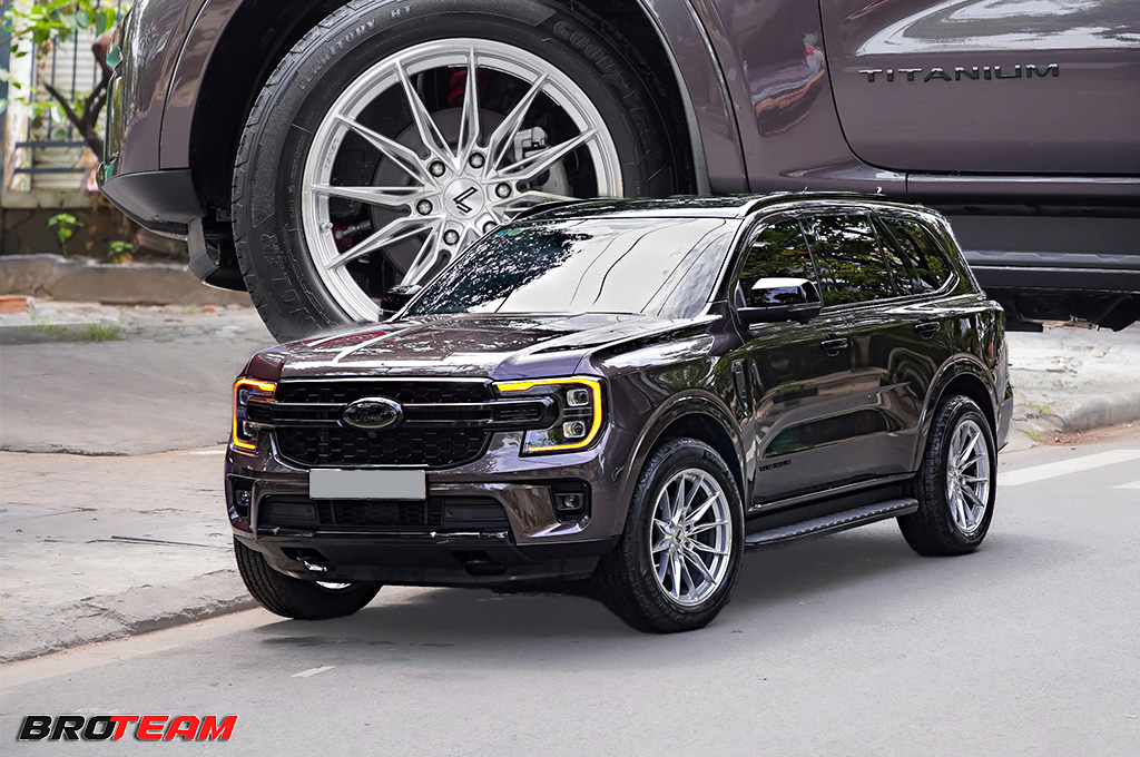 Ford Everest nâng cấp nhẹ 2026