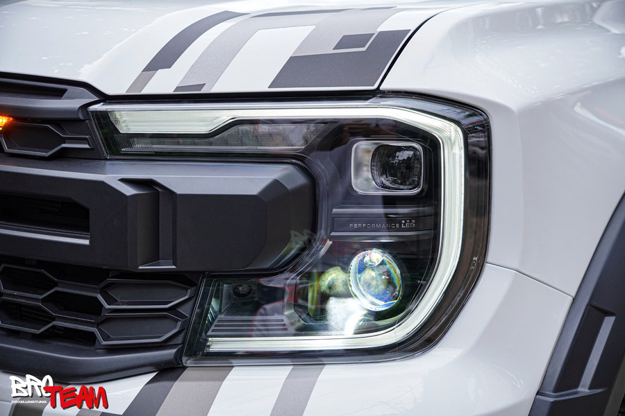 Độ đèn bi pha Ranger Raptor tăng tầm nhìn ban đêm