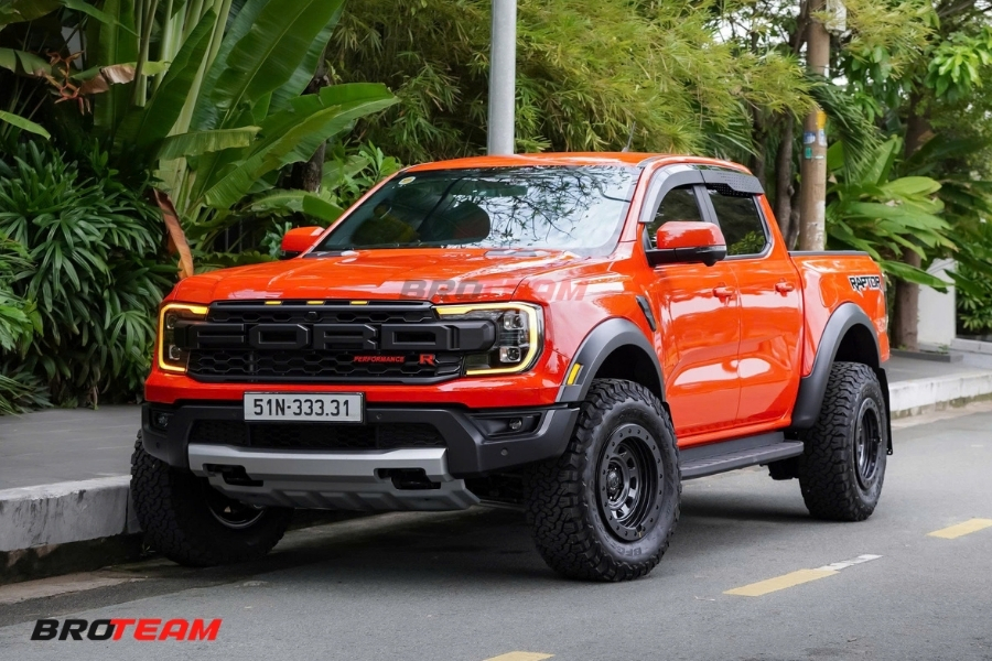 Hoàn thiện bản nâng cấp Ford Raptor màu cam