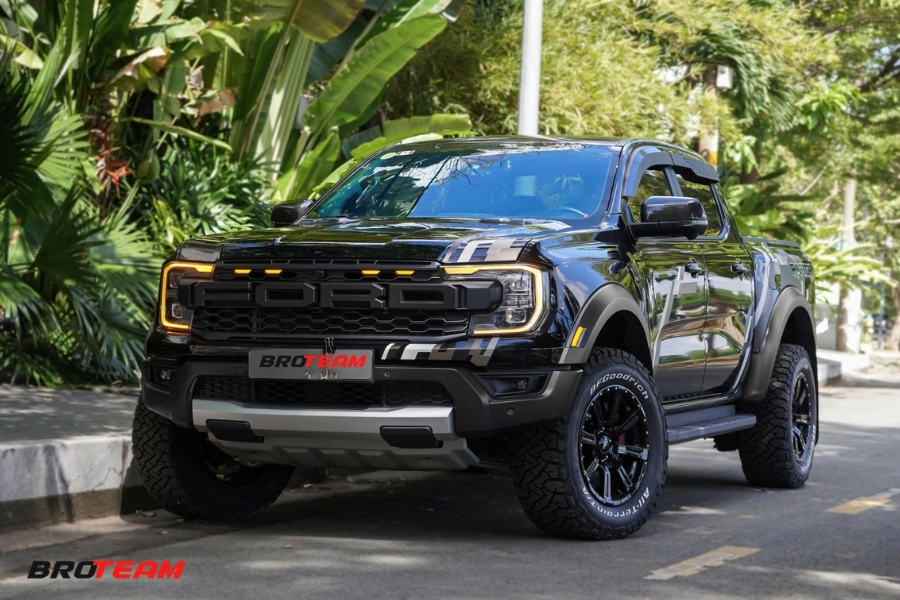 Ford Ranger Raptor màu đen độ chi tiết các hạng mục cho xe