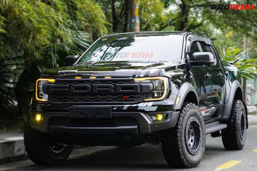 Nâng cấp ngoại thất Ford Ranger Raptor V6 với tông đen chủ đao