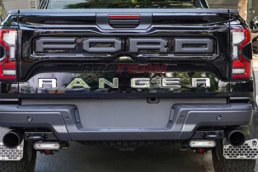 Bộ đôi pô thể thao hầm hố xe Ford Ranger Raptor