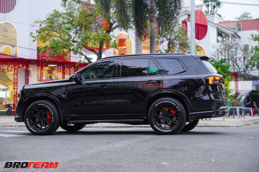 Everest độ lốp Toyo Open Country A/T III