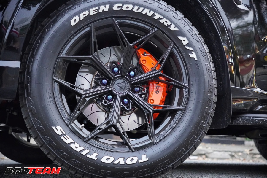 Ford Everest độ mâm Vampire VFX 01 kiểu chữ Y thể thao