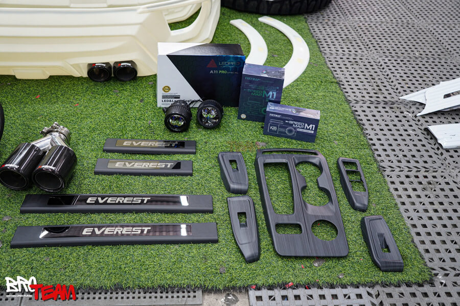 bộ nẹp bước chân ngoài Ford Everest