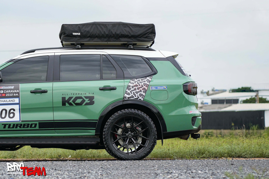 Lều trên nóc xe Ford Everest hiệu Thule