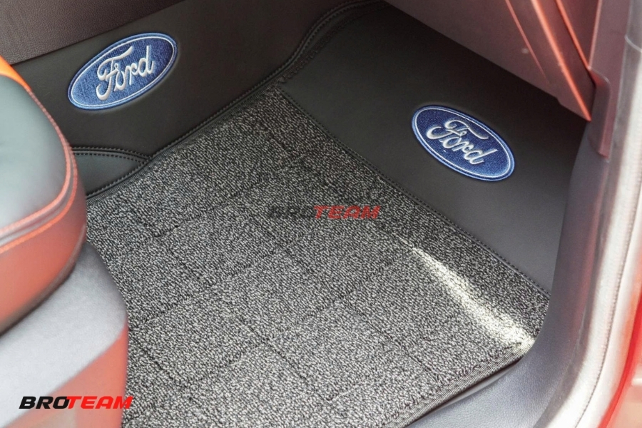 Lót sàn da Fiber giúp hạn chế bụi bẩn, bùn đất và các vết bám tiếp xúc trực tiếp với sàn xe