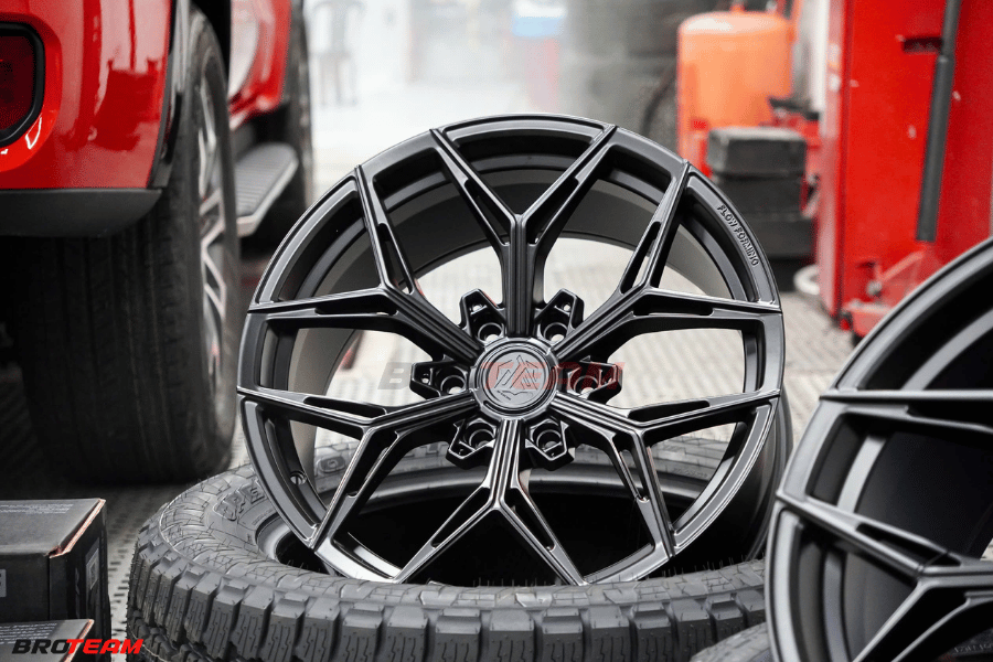 Ford Everest độ mâm JP Racing đen bóng sang trọng