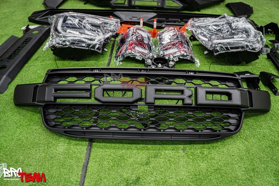 Mặt calang chữ Ford tích hợp 3 đèn led định vị