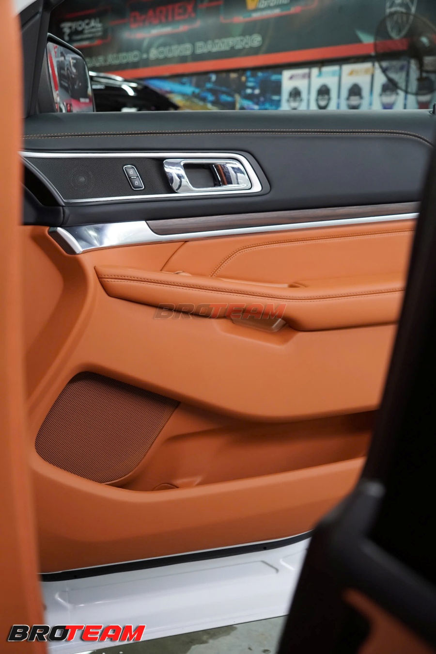 Nâng đời nội thất Ford Explorer 2017