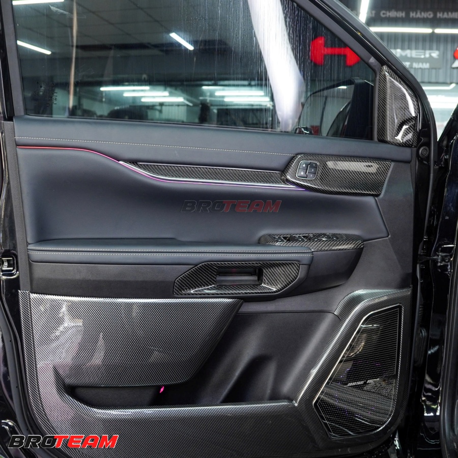 Nội thất Ford Everest cao cấp carbon fiber