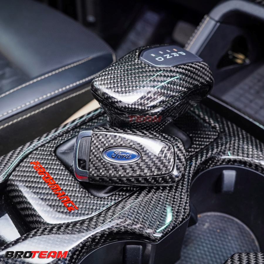 Nội thất Everest Platinum carbon fiber luxury