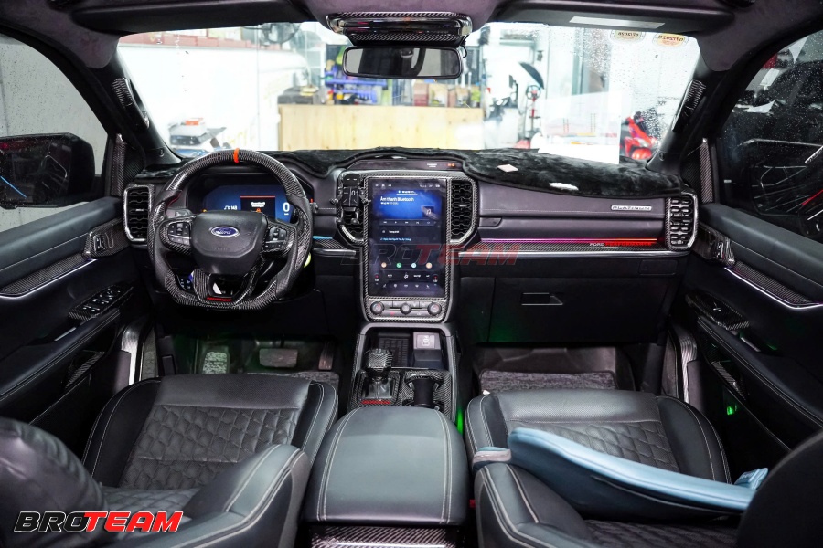 Nội thất Ford Everest Platinum độ Full Carbon Fiber