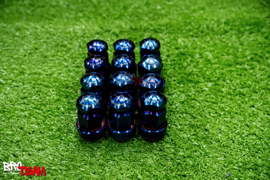 Ốc bánh xe Titan logo Black Rhino