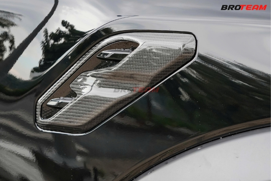 Ôp mang cá bên hông xe Ford Ranger Raptor