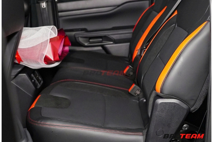 Công tắc ngả ghế chỉnh điện sau khi độ khung ghế cho xe Ford Raptor