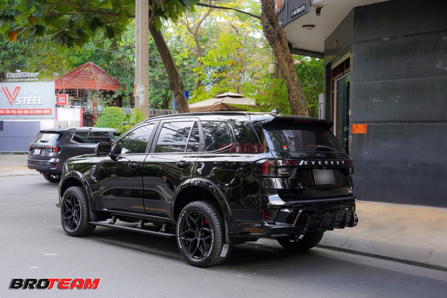 Sơn Đen Các Chi Tiết Crom