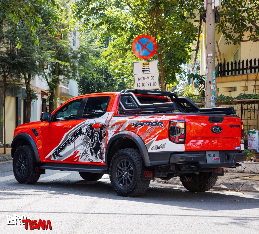 tem sườn Raptor phong cách