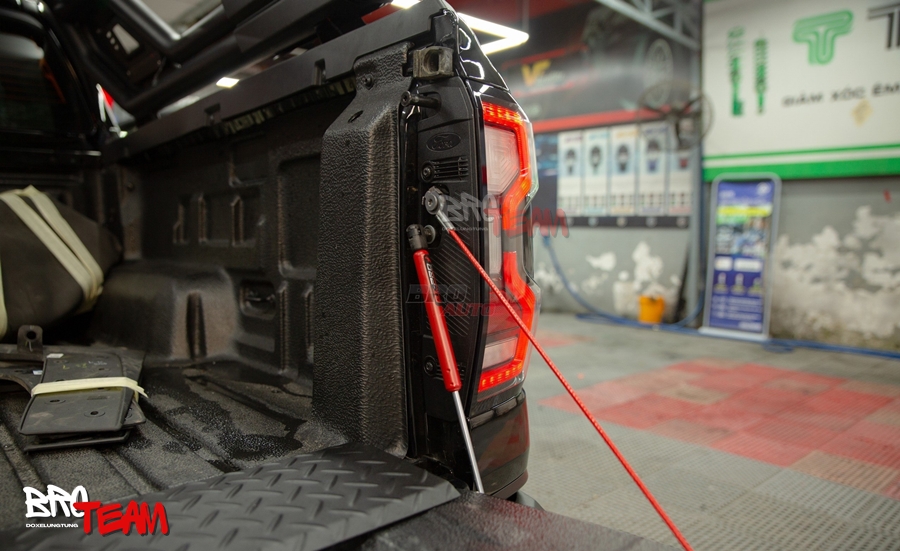 Ty hạ bửng cho Ford Ranger nhập Thái Lan