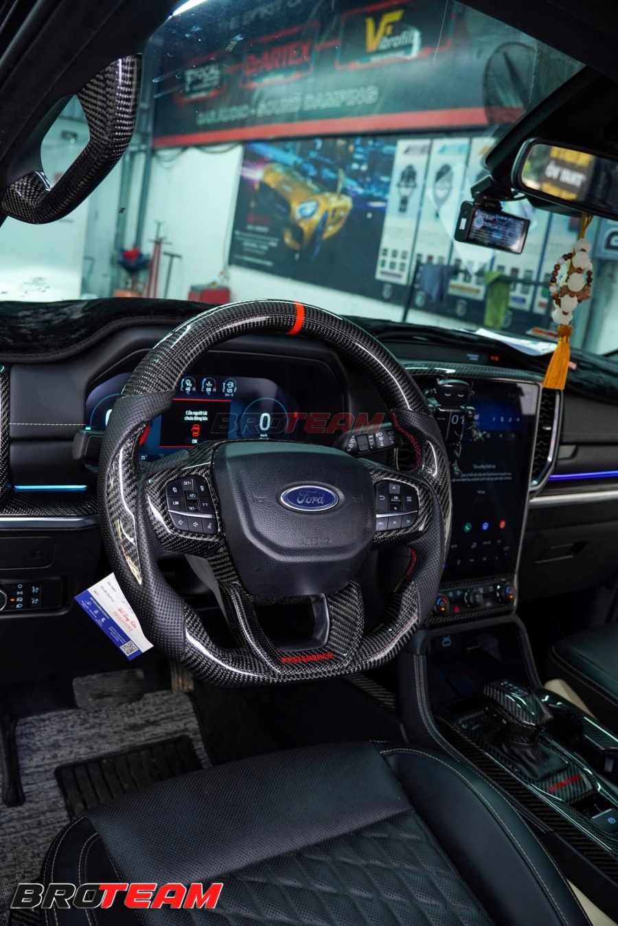 Vô lăng Carbon Fiber