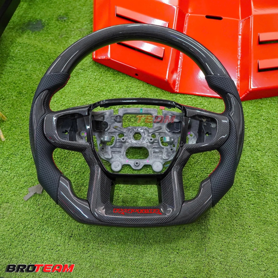 Vô lăng carbon thể thao cho Raptor 2026