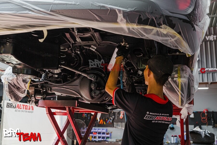 Xịt phủ gầm Ford