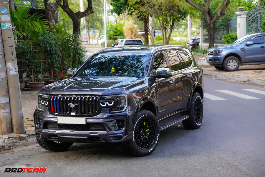 Độ body kit Victor V4 cho Everest