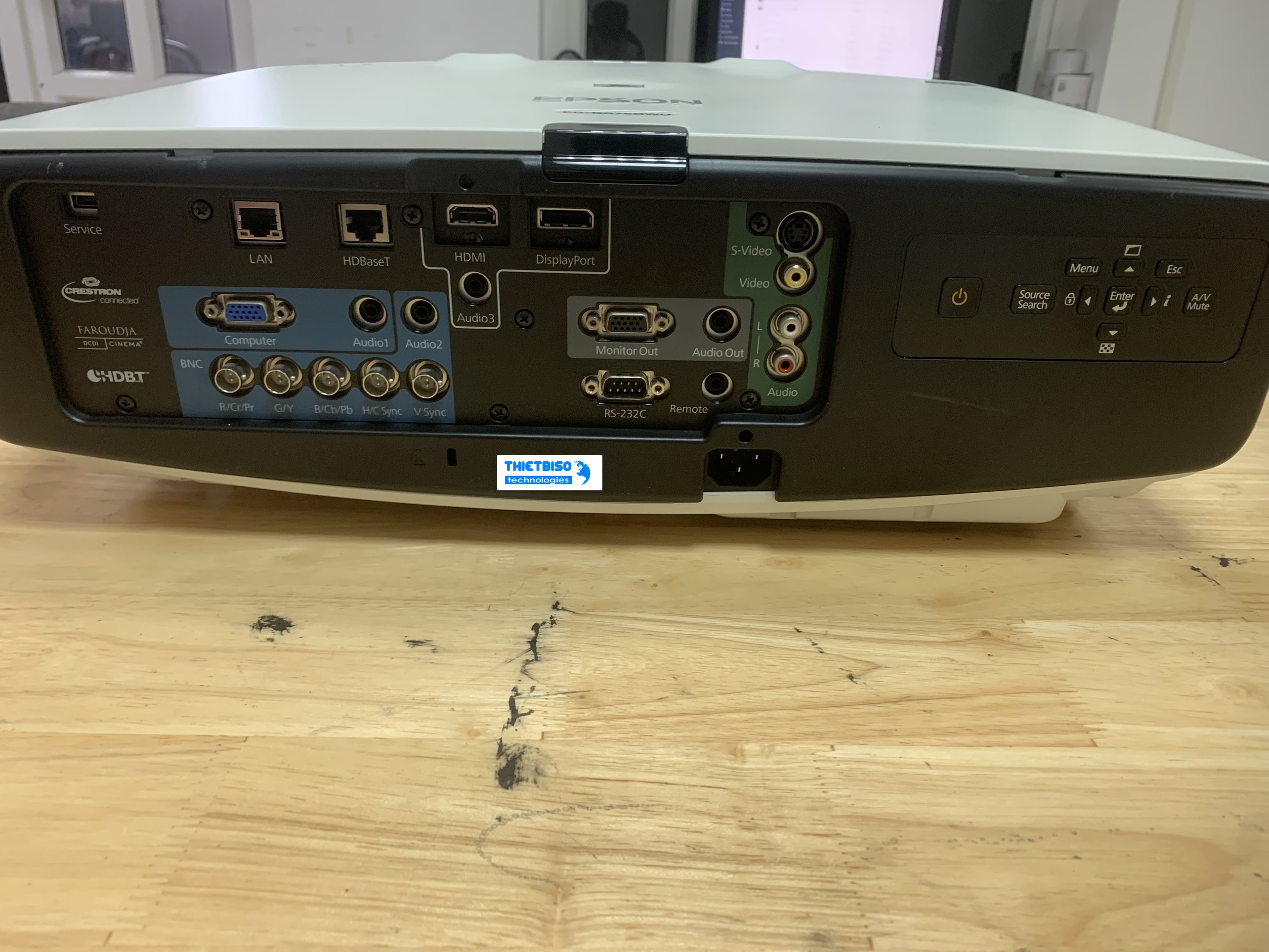 Máy chiếu cũ Epson EB G6750WU