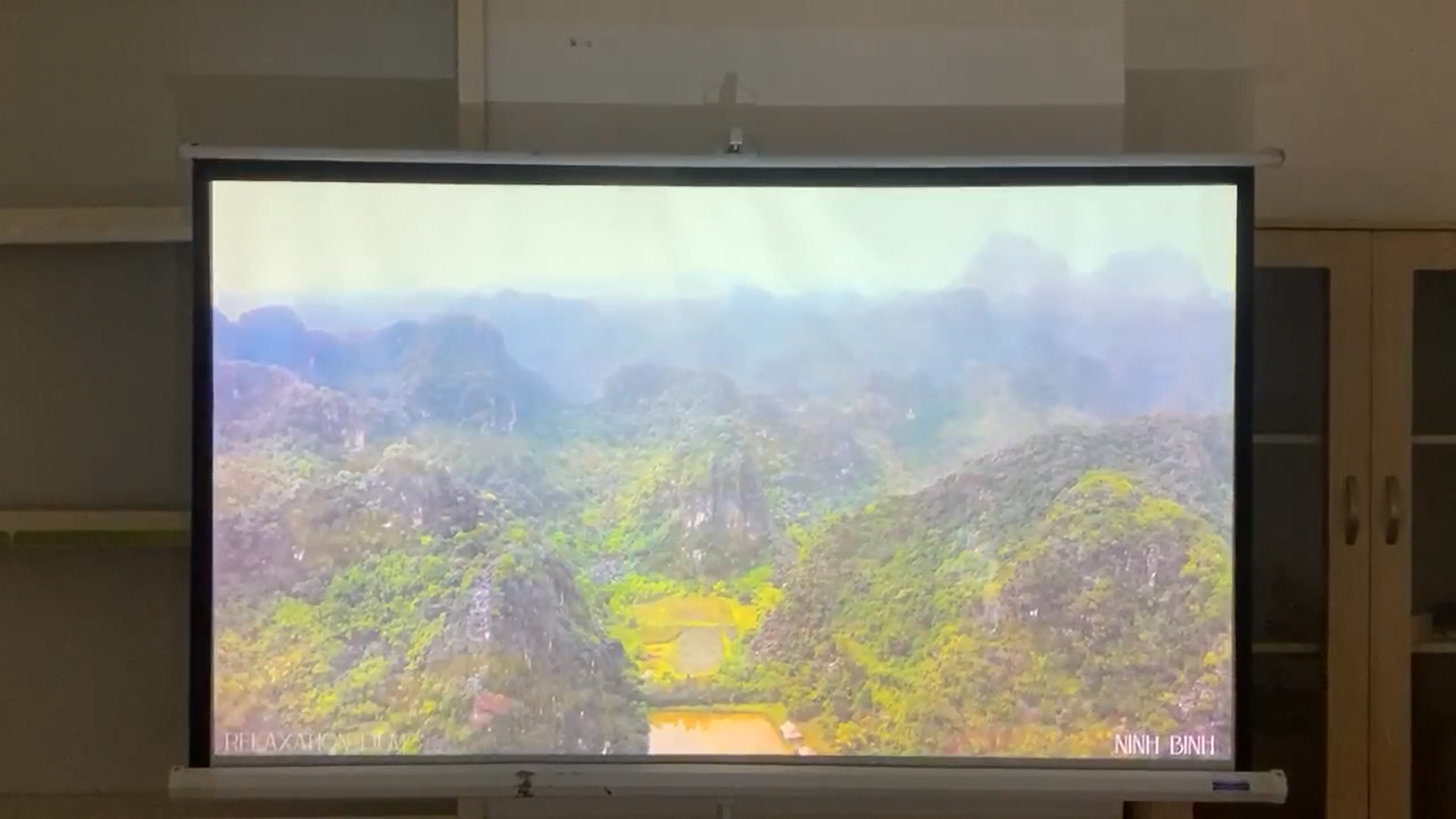 Máy chiếu cũ PANASONIC PT-LB423