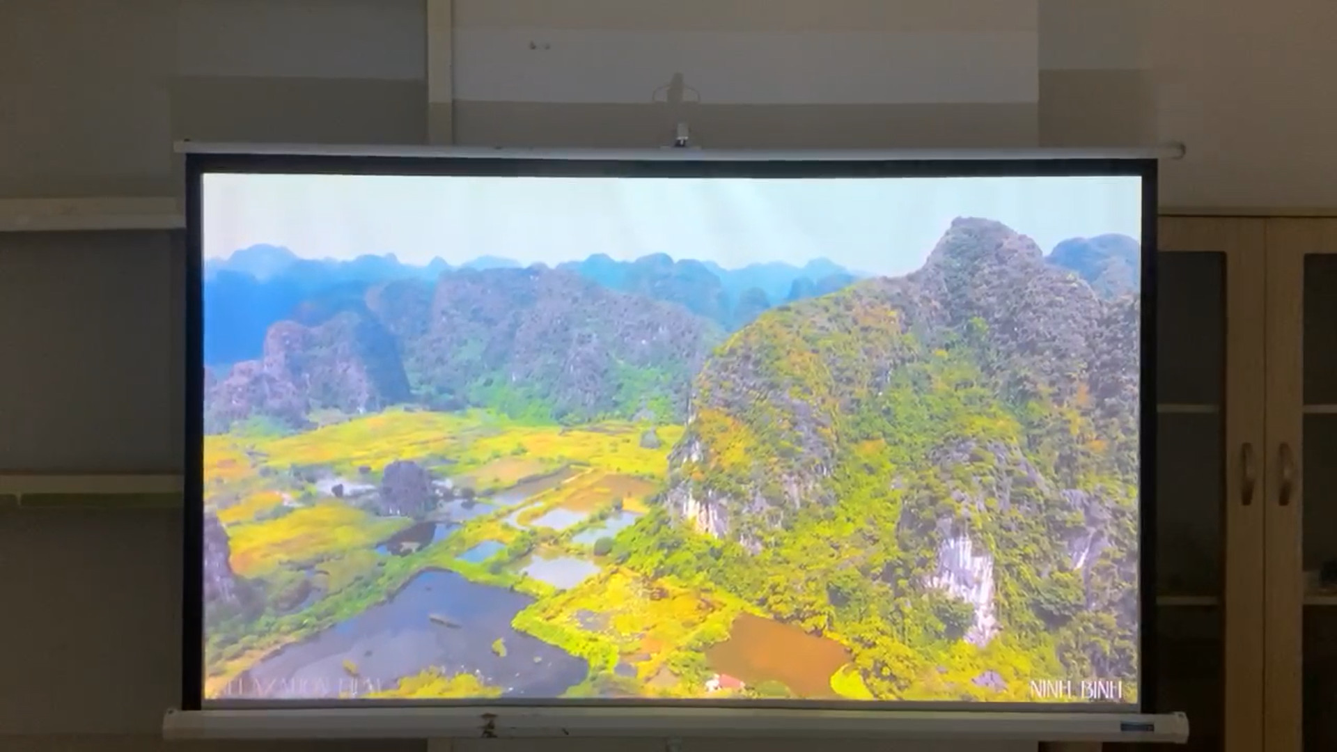 Máy chiếu cũ PANASONIC PT-LB423