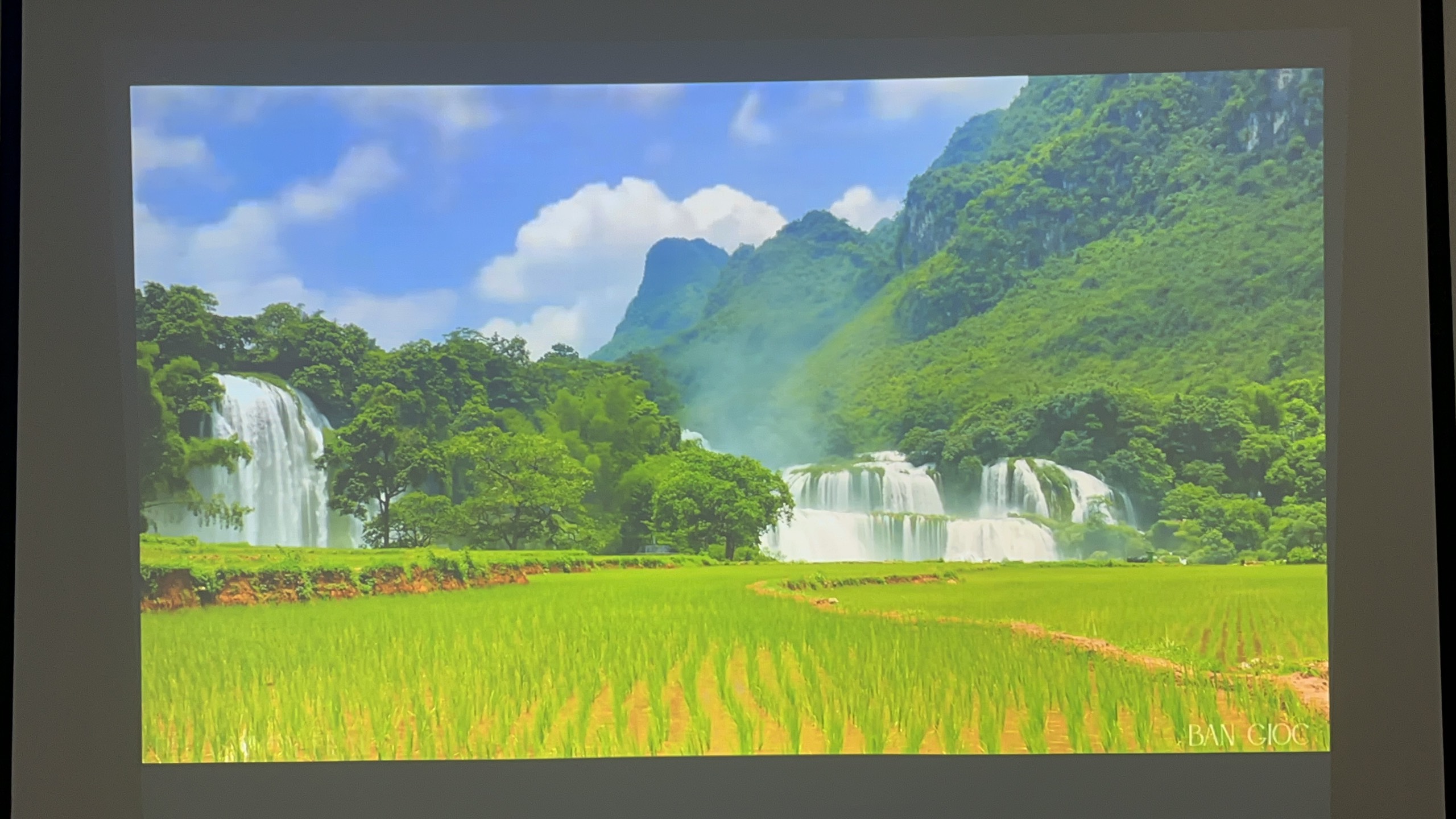 Máy chiếu cũ EPSON EB W18