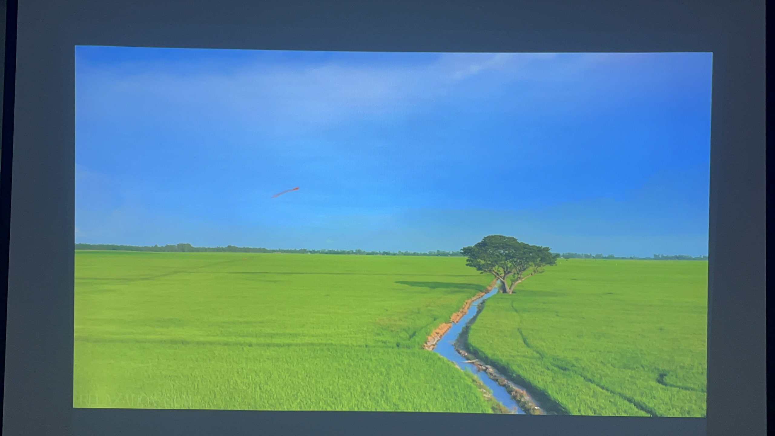 Máy chiếu cũ EPSON EB W18