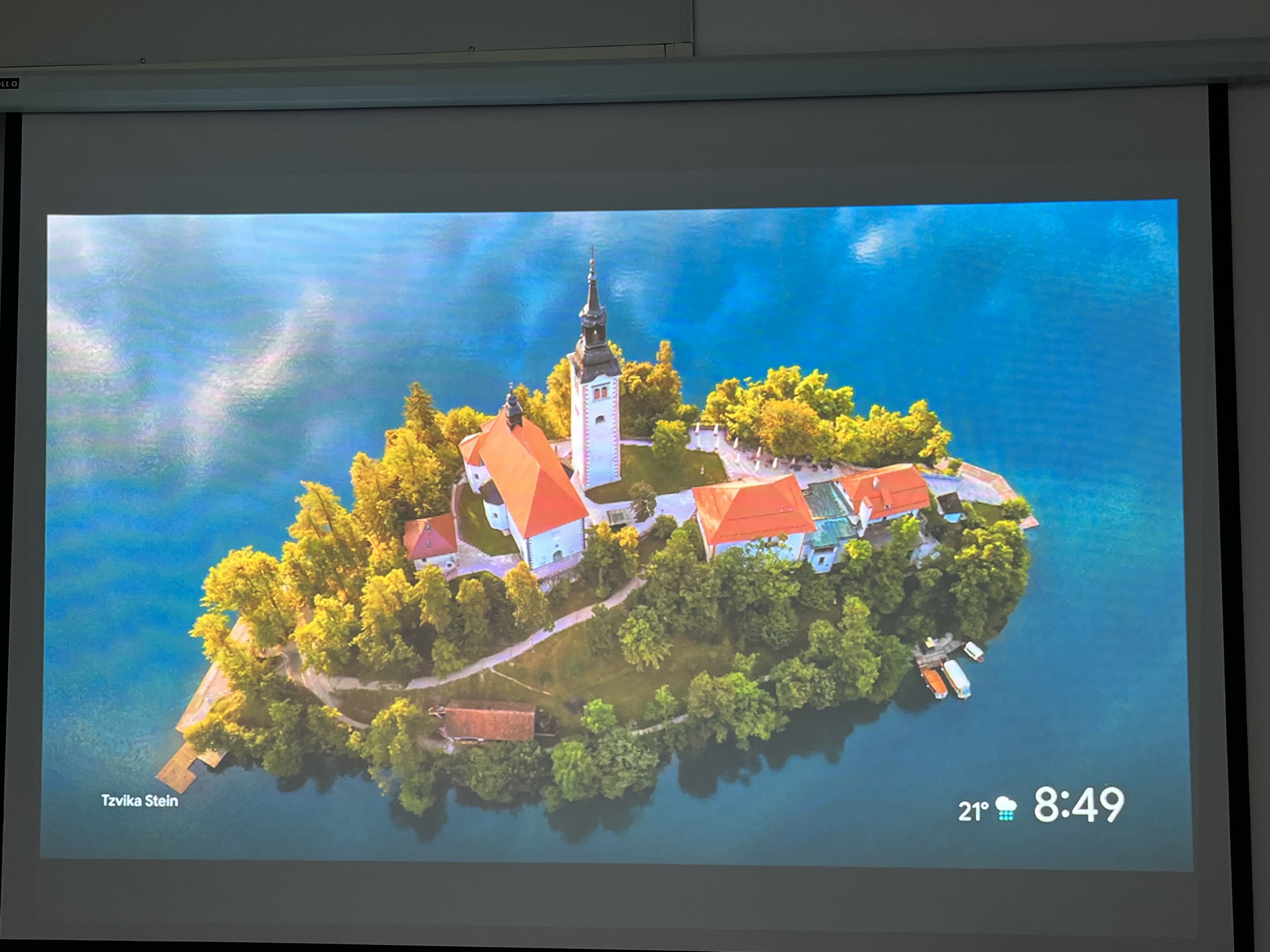 Máy chiếu cũ Panasonic PT-VW545NJ