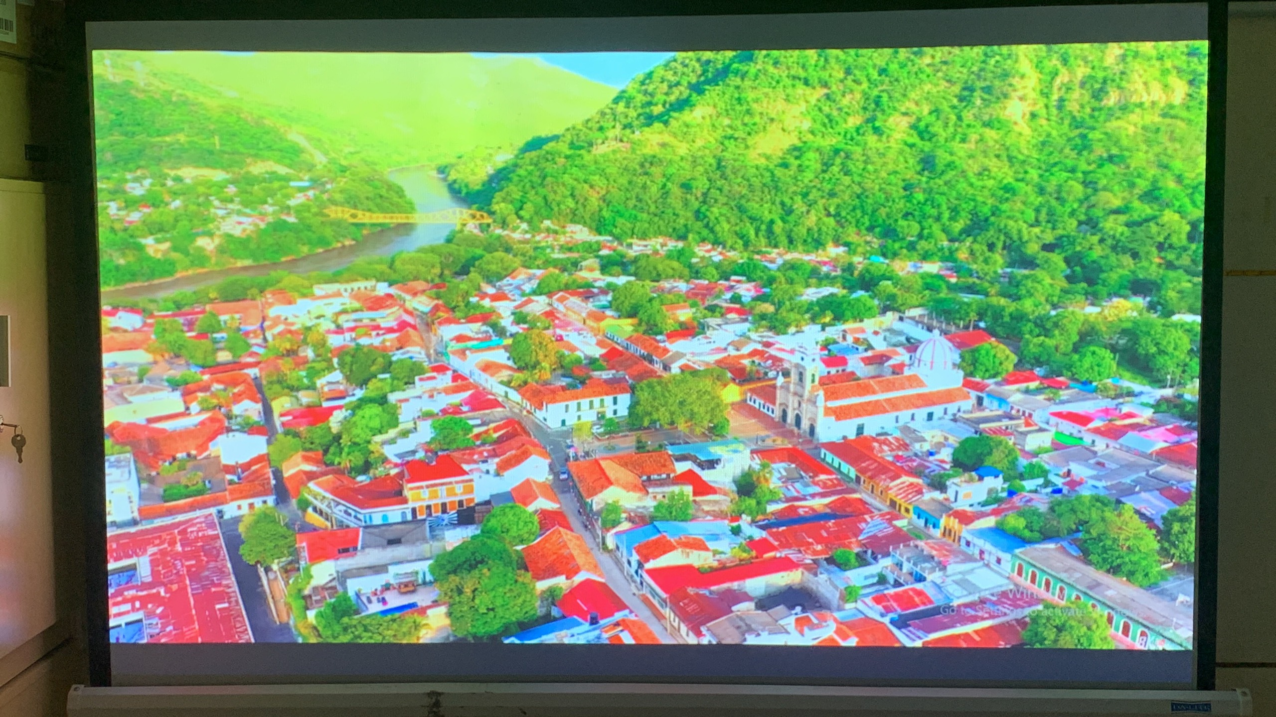 Máy chiếu EPSON EB-W51