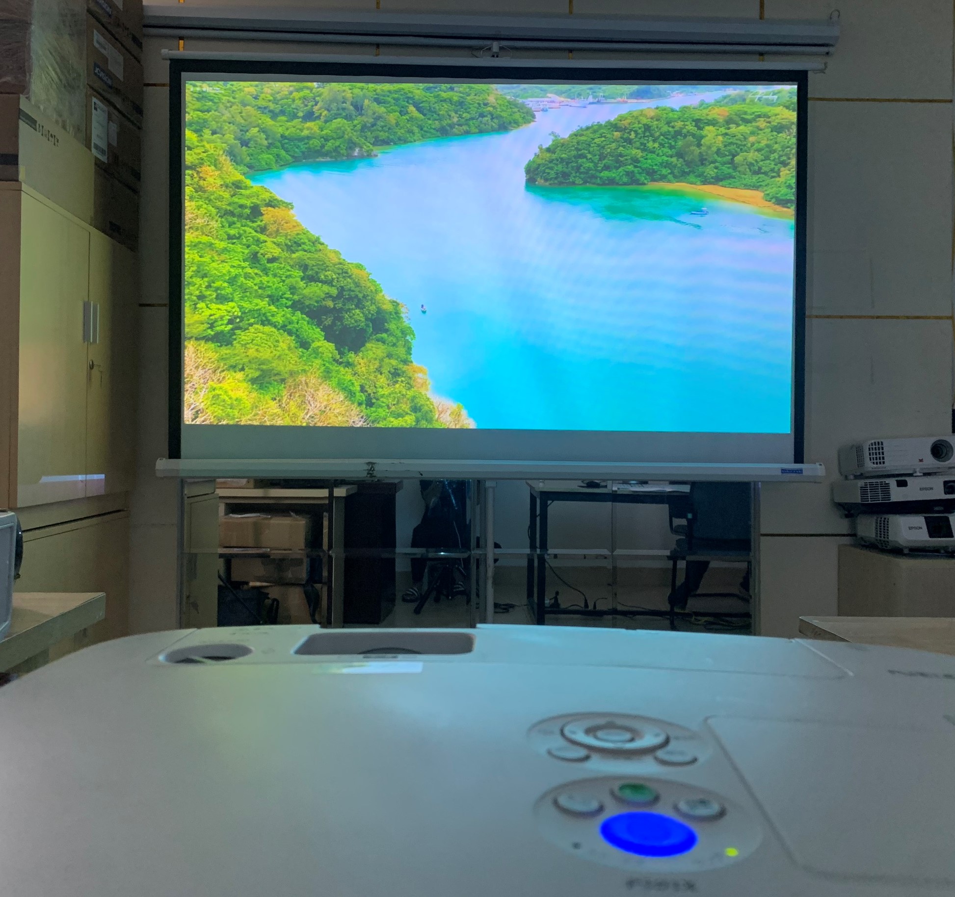 Máy Chiếu Cũ NEC NP-P501X