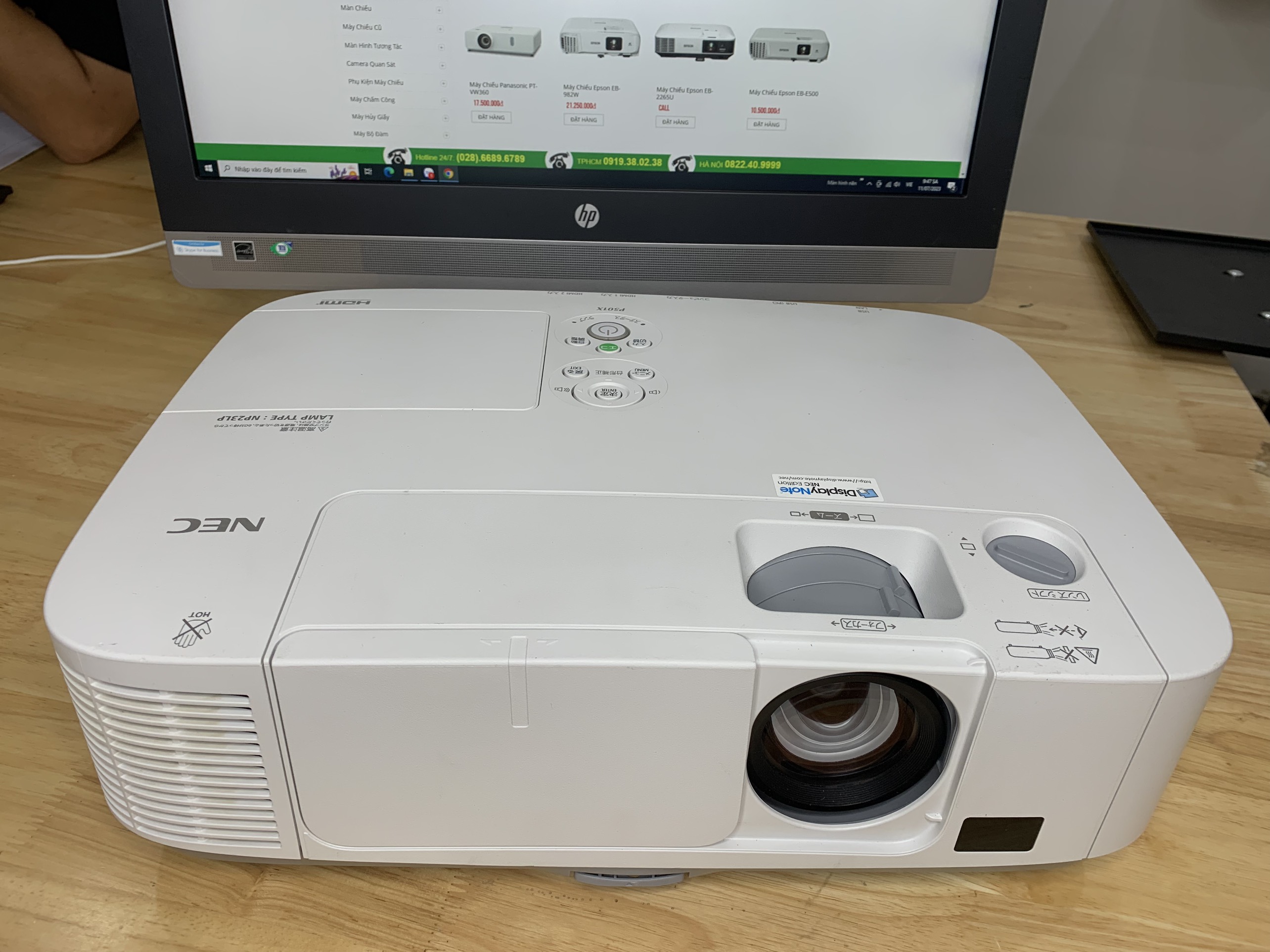 Máy Chiếu Cũ NEC NP-P501X