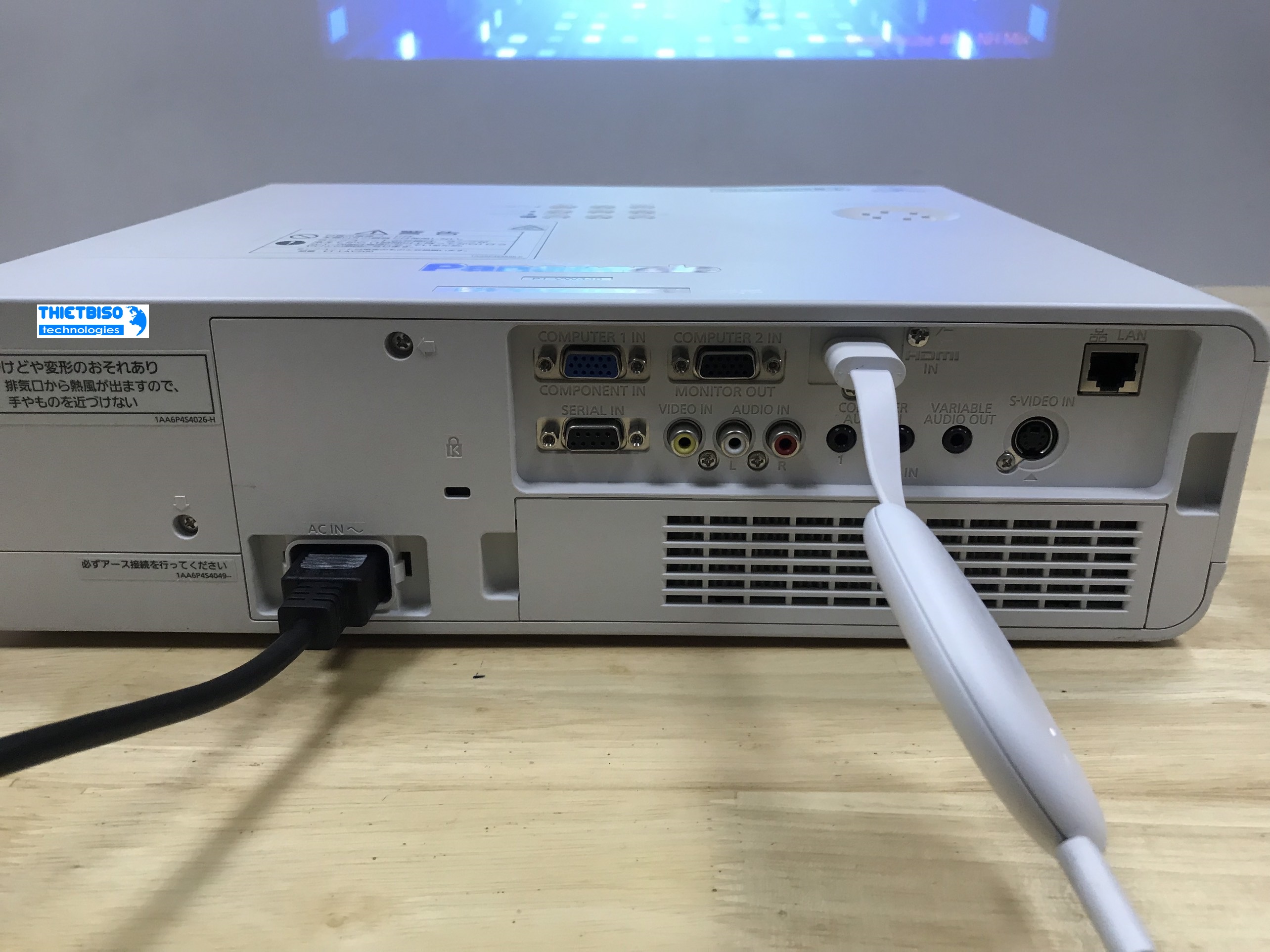 Máy chiếu cũ Panasonic PT-VW440 giá rẻ