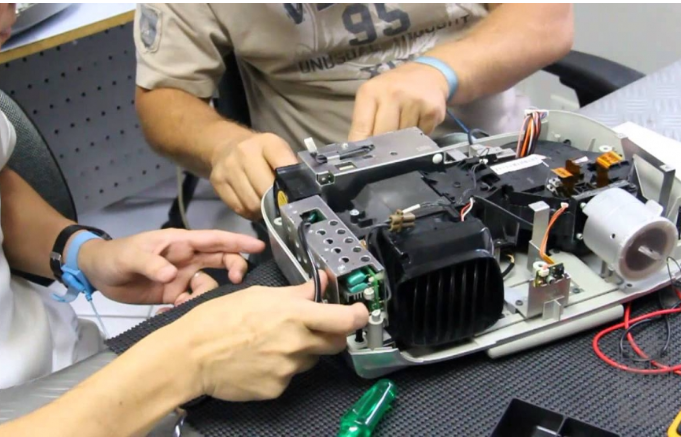 Sửa máy chiếu tại Cầu Giấy