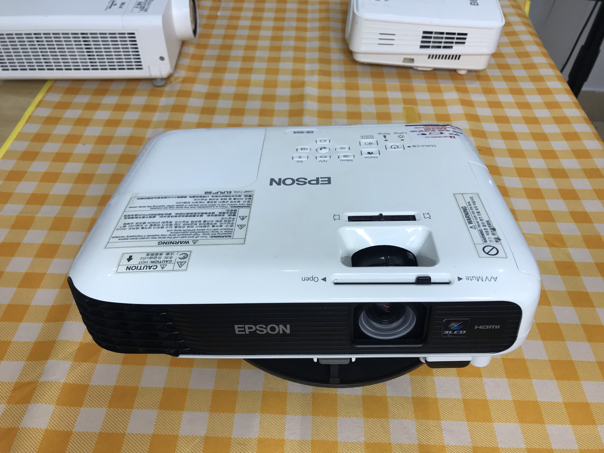 Máy chiếu cũ Epson EB-X04