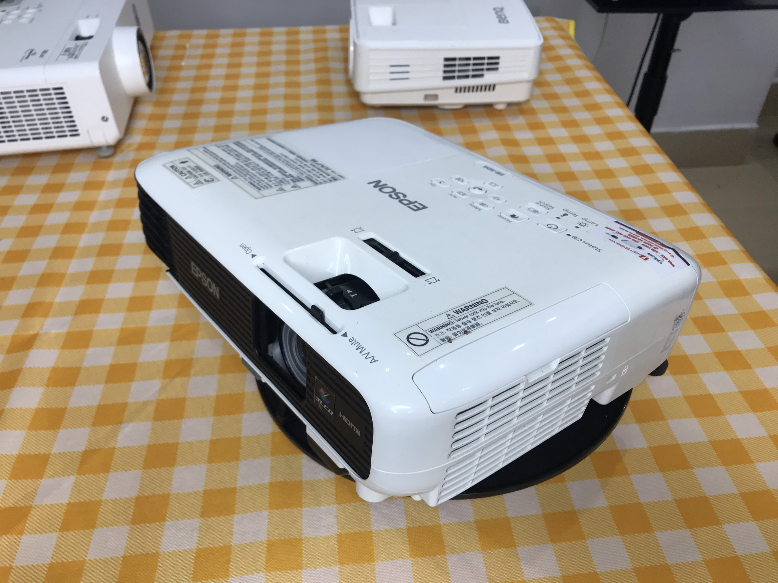 Máy chiếu cũ Epson EB-X04