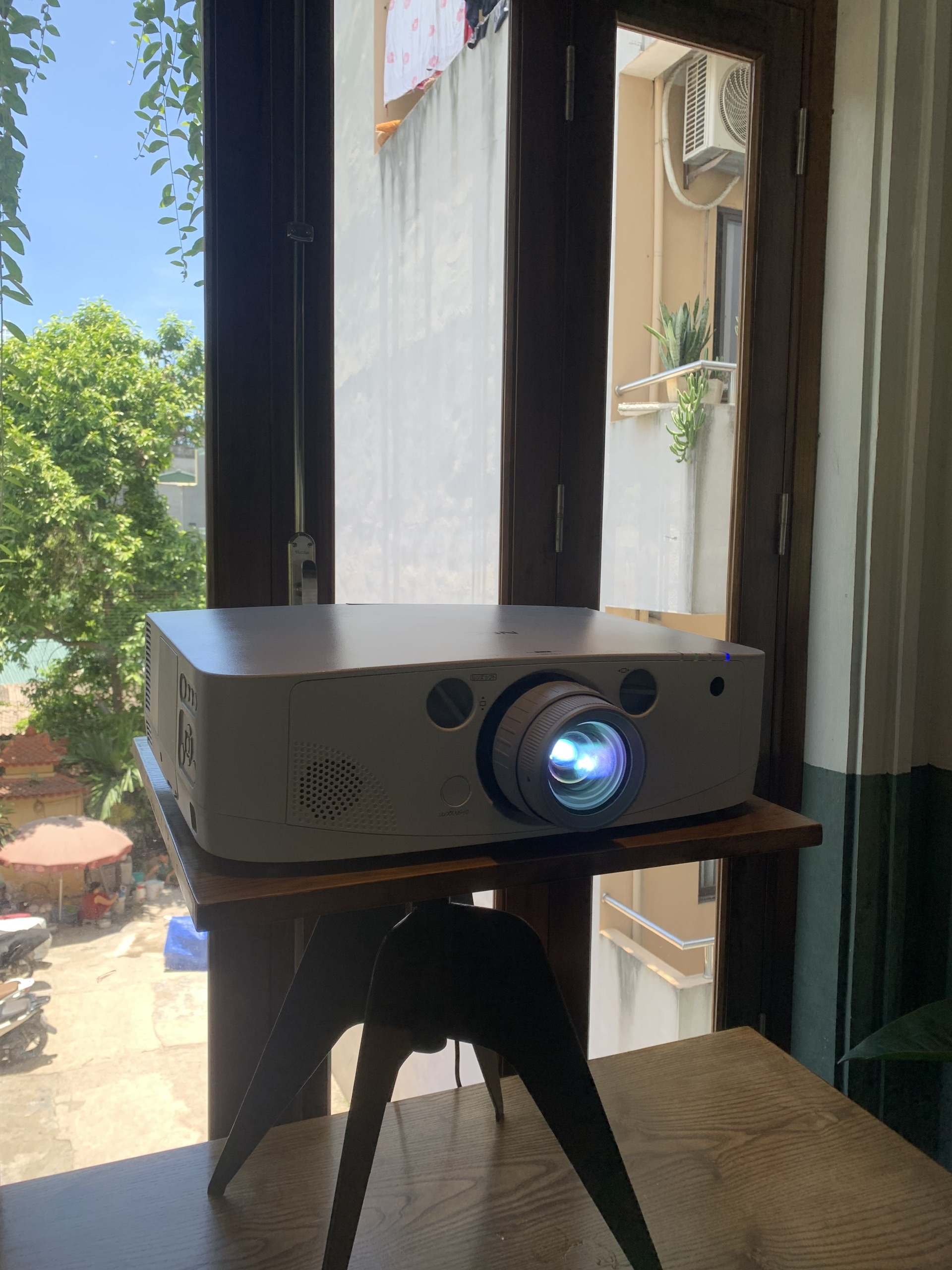 Thuê Máy Chiếu Chuyên Nghiệp Tại Hà Nội