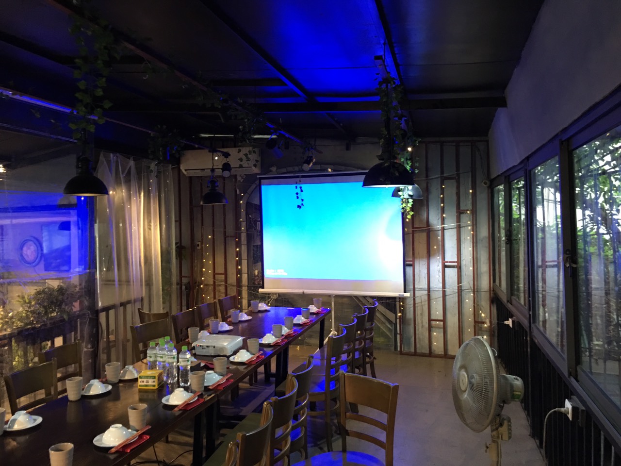 Thuê máy chiếu tphcm giá rẻ